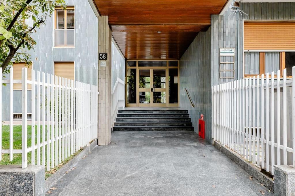 Luxury 1 Bedroom Apartment, Close To San Siro, Fiera And 10 Min Metro To Duomo 밀라노 외부 사진